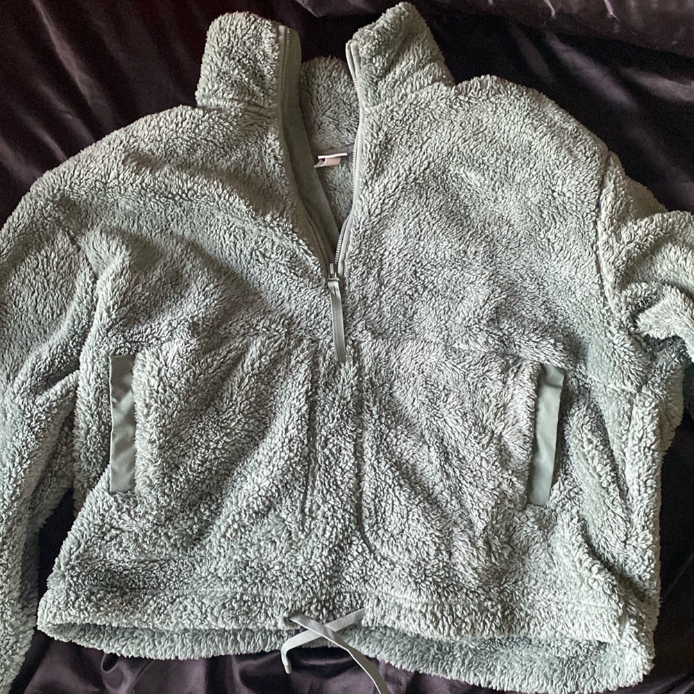 green sherpa with an adjustable bottom